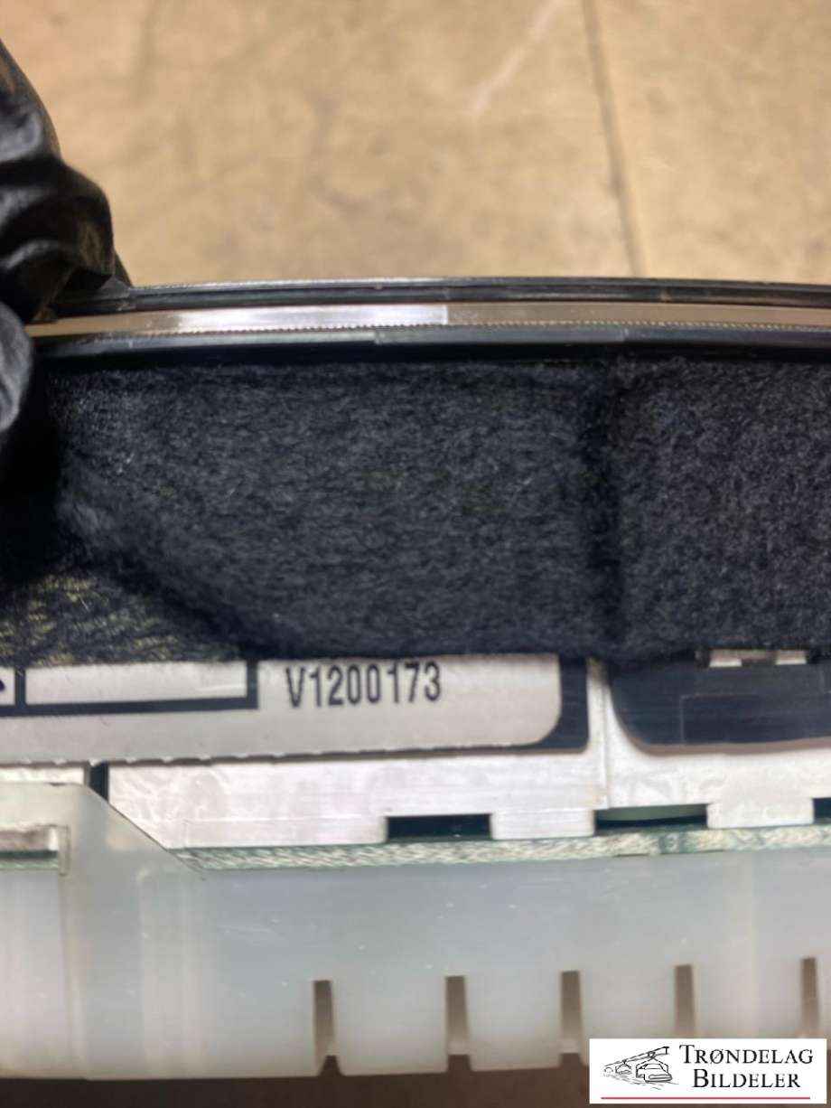 Instrumentpanel til Audi A6 1997-2001 (Type II, Fase 1) (C5) (C5) (UN4|4B0 919 860 F|)