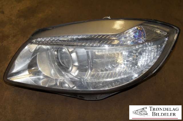 Frontlykt venstre halogen til Škoda Fabia 2007-2010 (Type II, Fase 1)  (5J1 941 017 A|)
