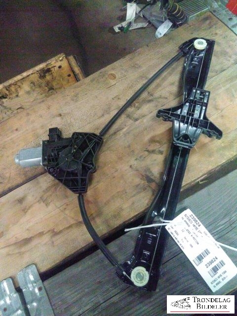 Ruteheis høyre foran til VW Amarok 2010-2016 (Type I, Fase 1)  (2H0 837 402 D|2H6 837 402 B|)