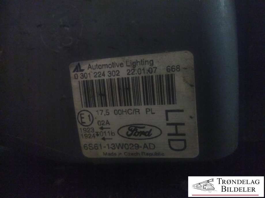 Frontlykt høyre halogen til Ford Fiesta 2002-2008 (Type V) (6S61-13W029-AD|)