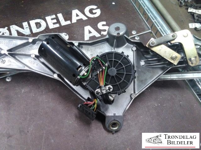 Viskermotor frontrute komplett m/overføring til Mercedes S-Klasse 1999-2005 (W220) (W220) (BOSCH|0390241435|)