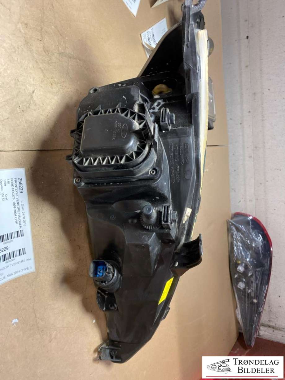 Frontlykt venstre halogen til Ford Focus 1998-2004 (Type I) (1152094|1M51-13006EA|)