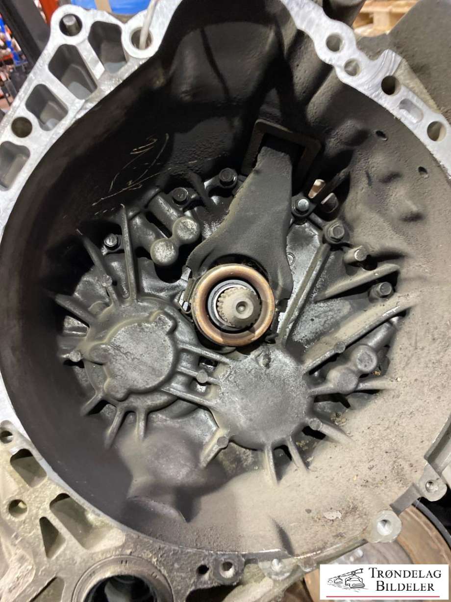Girkasse manuell 6-trinn til Toyota Avensis 2003-2008 (Type II)  (30300-2D151|)
