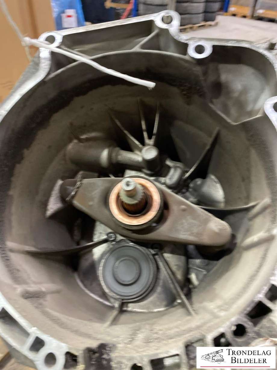 Girkasse manuell 6-trinn til BMW 3-Serie 2005-2011 (E90/E91/E92/E93) (E90/E91/E92/E93) (23 00 7 562 730|GS6-37DZ - THES|)