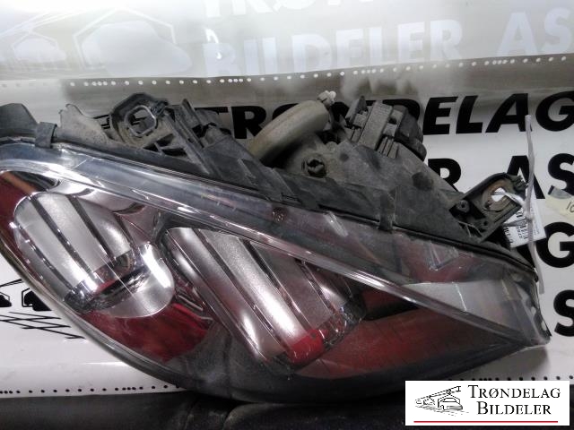 Frontlykt høyre halogen til Mercedes B-Klasse 2005-2008 (Fase 1) (W245) (W245) (MB|A1698291861|0301220202|)