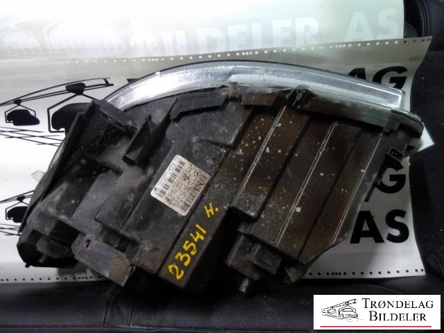 Frontlykt høyre halogen til Mercedes B-Klasse 2005-2008 (Fase 1) (W245) (W245) (MB|A1698291861|0301220202|)