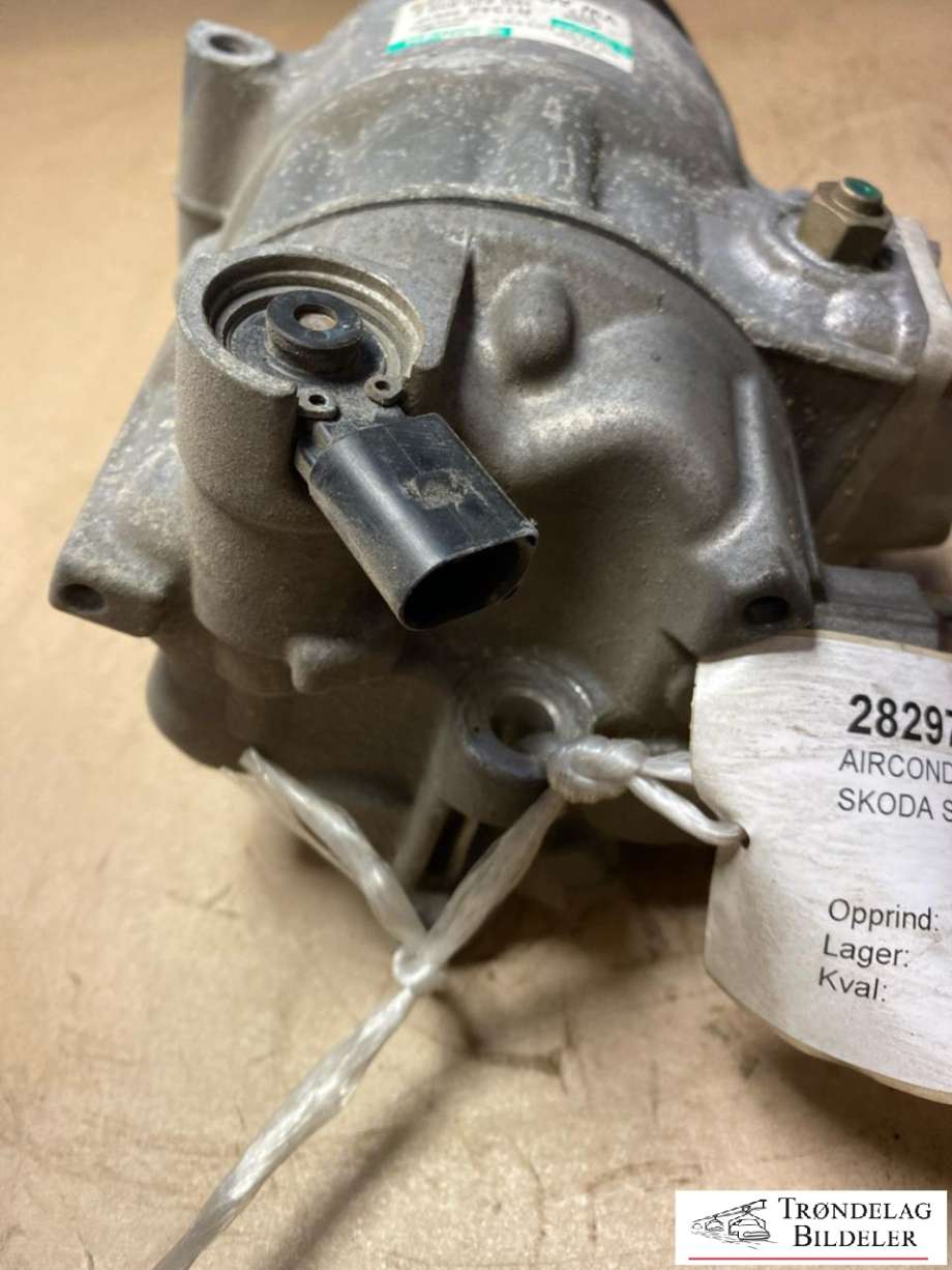 Aircondition kompressor til Škoda Superb 2008-2015 (Type II)  (SANDEN|5Q0820803F|5Q0820803K|890632|5Q0820803D|5Q0820803J|5Q0820803G|1K0820803A|1K0820803B|1K0820803H|1K0820803K|1K0 820 859 S|1K0820803M|5Q0820803M|5Q0 820 803 C|1K0820803J|1K0 820 859 T|1K0820803N|1K0820803P|1K0820803Q|1K0820803S|5K0820803|5K0820803A|5K0820803B|5K0820803C|5K0820803D|5K0820803E|5K0820803F|5K0820803G|5K0820803H|5K0820803J|5K0820803K|5N0820803|5N0820803A/B|5N0820803C|5N0820803D|5N0820803H)