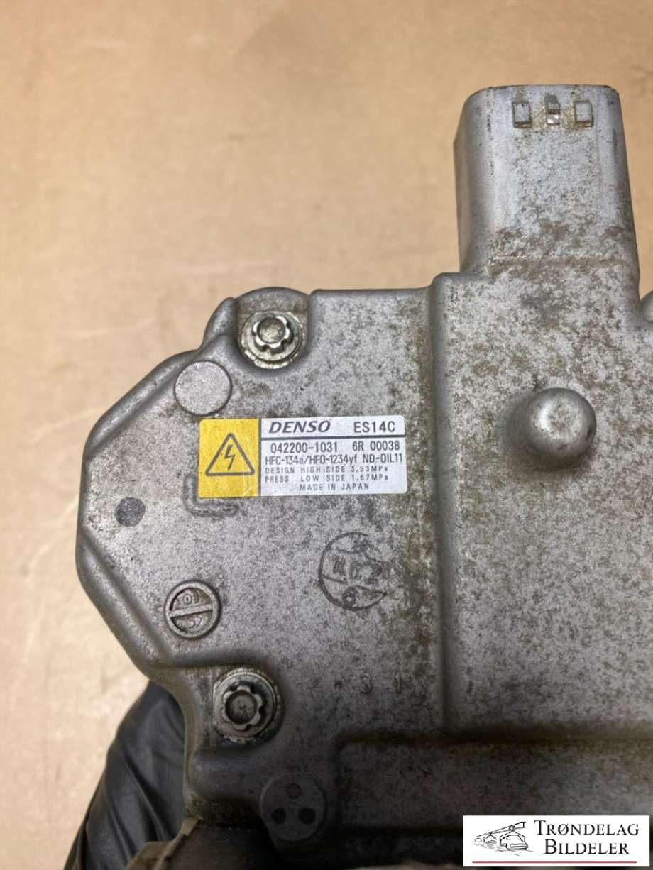 Aircondition kompressor hybrid til Toyota Auris 2013-2015 (Type II, Fase 1)  (DENSO|88370-47033|042200-1330|88370-47030|88370-47031|88370-47032|51-0895|ACP994|042200-0420)