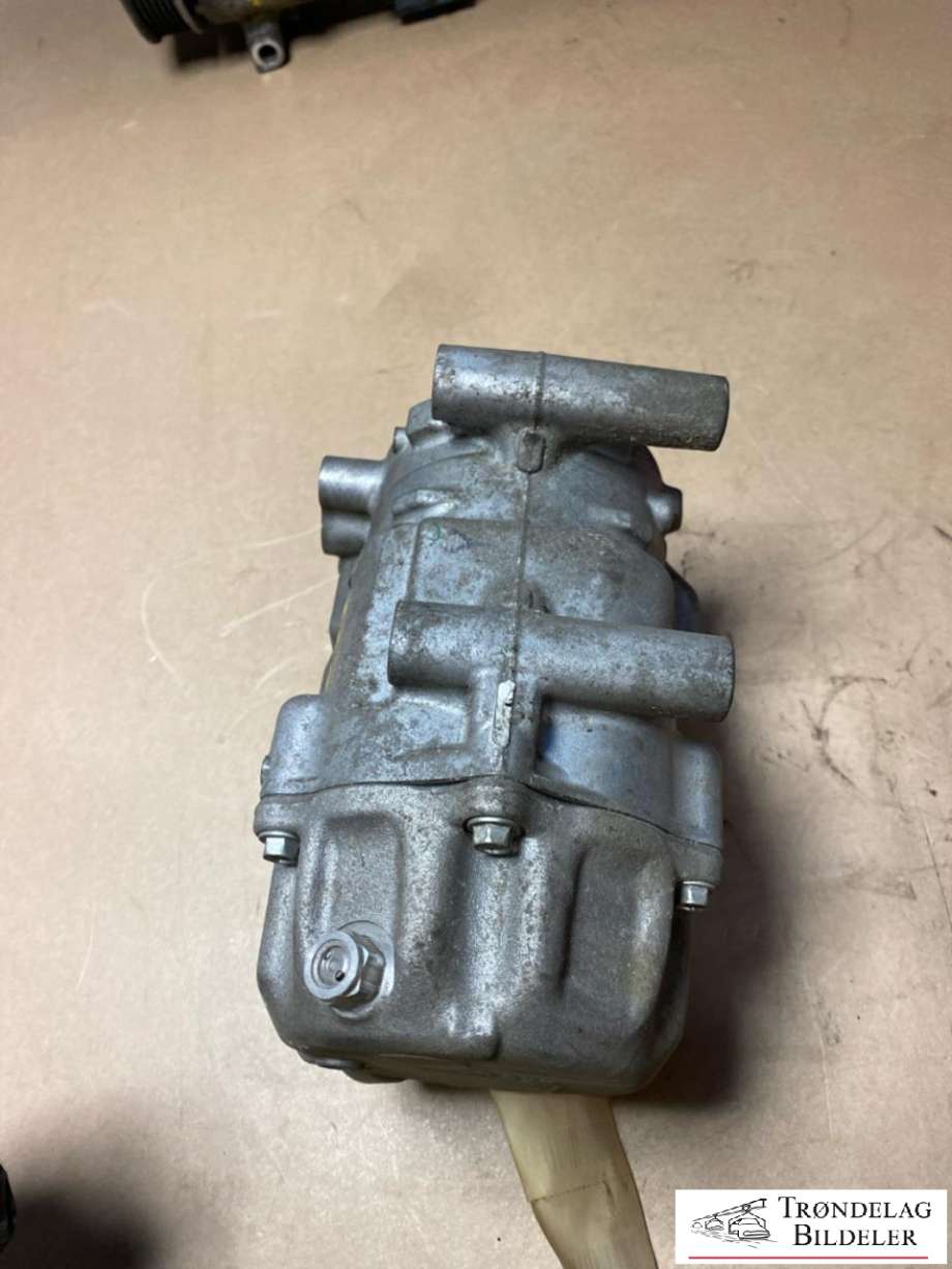 Aircondition kompressor hybrid til Toyota Auris 2013-2015 (Type II, Fase 1)  (DENSO|88370-47033|042200-1330|88370-47030|88370-47031|88370-47032|51-0895|ACP994|042200-0420)