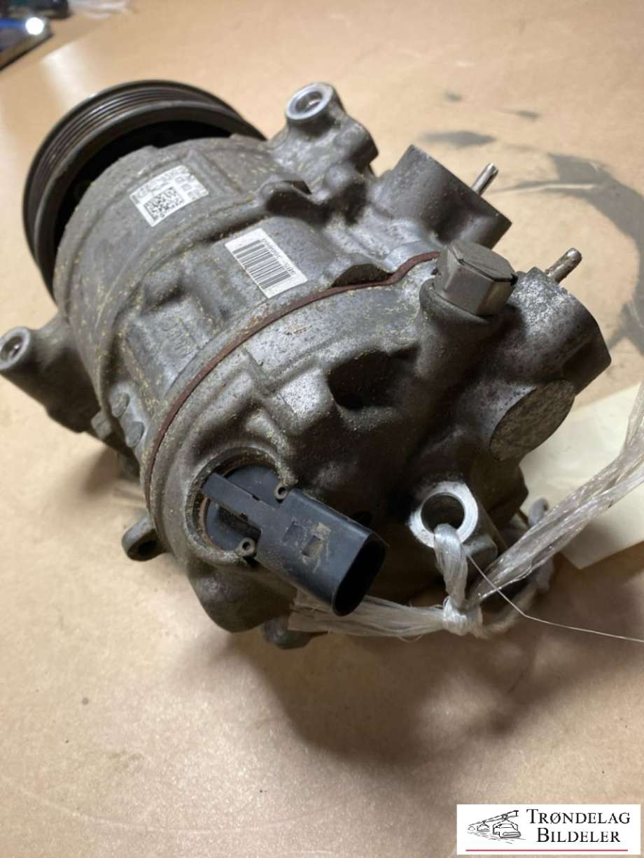 Aircondition kompressor til VW Golf VII 2012-2017 (Fase 1) (DENSO|5Q0820803F|5Q0820803K|890632|5Q0820803D|5Q0820803J|5Q0820803G|1K0820803A|1K0820803B|1K0 820 859 F|1K0 820 859 S|1K0820803L|1K0820803M|5Q0820803M|1K0820803G|1K0820803J|1K0820803K|1K0820803N|1K0820803P|1K0820803Q|1K0820803S|5K0820803|5K0820803A|5K0820803B|5K0820803C|5K0820803D|5K0820803E|5K0820803F|5K0820803G|5K0820803H|5K0820803J|5K0820803K|5N0820803|890633|5N0820803C|1K0 820 808 B|5N0820803H)