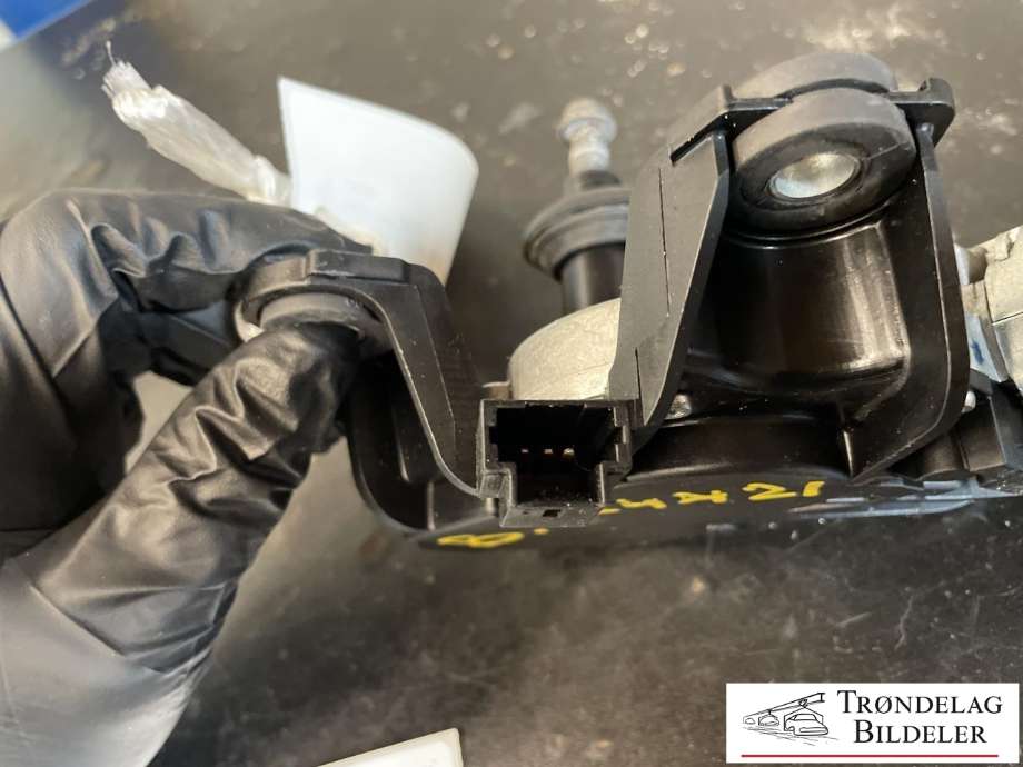 Viskermotor bakrute til Nissan Qashqai 2010-2014 (Type I, Fase 2)  (BOSCH|0390201820|)