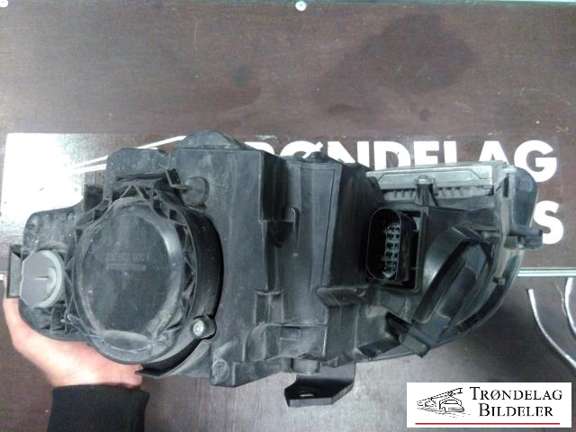 Frontlykt høyre xenon til Audi A4 2004-2008 (Type III) (B7) (B7) (AL|8E0 941 030 AS|)