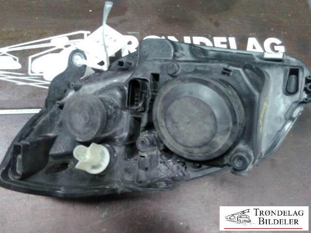 Frontlykt høyre halogen til Škoda Fabia 2007-2010 (Type II, Fase 1) (HELLA|5J1 941 018|24783200R|)