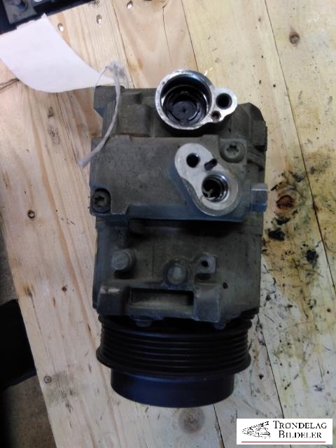 Aircondition kompressor til Mercedes C-Klasse 2007-2011 (Fase 1) (W204) (W204) (447220-8224|A 000 230 65 11|A0002305111|A0002308011|A0002308111|A0002308511|A0002308811|A0002309011|A0012301411|A0012301711|A0012302811|A0012308111|A0022301911|A0022303411|A0022305011|A0022305111|A0022306511|A0022306611|813420|51-0142|813157|447220-8222|A0002308812|A0002309111|A0012300011|A0012300211|A0012300611|A0012301111|A0012301211|A0012301611|A0012301811|A0012302011|A0012302511|A0012302911|A0012308211|A0012304111)