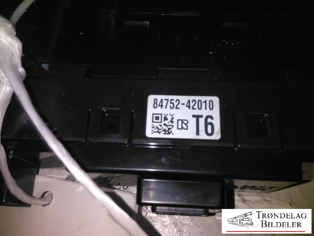 Varmeapparat betjening til Toyota RAV4 2019-->> (Type V)  (84752-42010|)