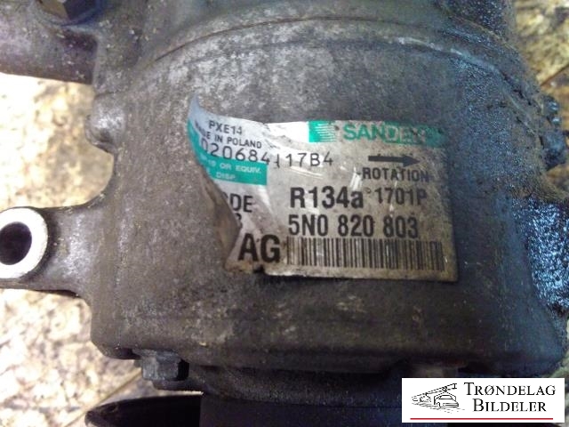 Aircondition kompressor til VW Tiguan 2007-2011 (Type I, Fase 1)  (SANDEN|5Q0820803F|5Q0820803K|890632|5Q0820803D|5Q0820803J|5Q0820803G|1K0820803A|1K0820803B|1K0 820 859 F|1K0 820 859 S|1K0820803L|1K0820803M|5Q0820803M|1K0820803G|1K0820803J|1K0820803K|1K0820803N|1K0820803P|1K0820803Q|1K0820803S|5K0820803|5K0820803A|5K0820803B|5K0820803C|5K0820803D|5K0820803E|5K0820803F|5K0820803G|5K0820803H|5K0820803J|5K0820803K|5N0820803|890633|5N0820803C|1K0 820 808 B|5N0820803H)