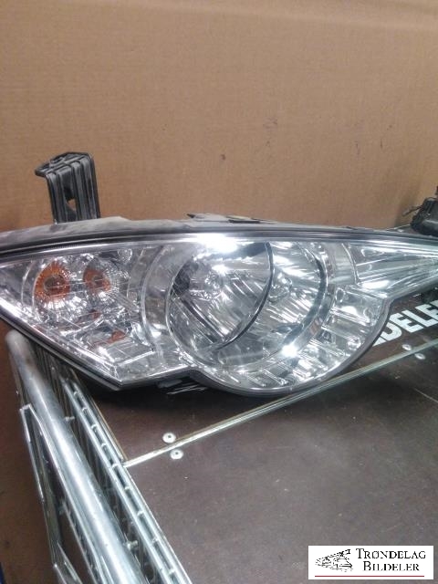 Frontlykt høyre halogen til SsangYong Actyon 2007-2013  (8310231303|)