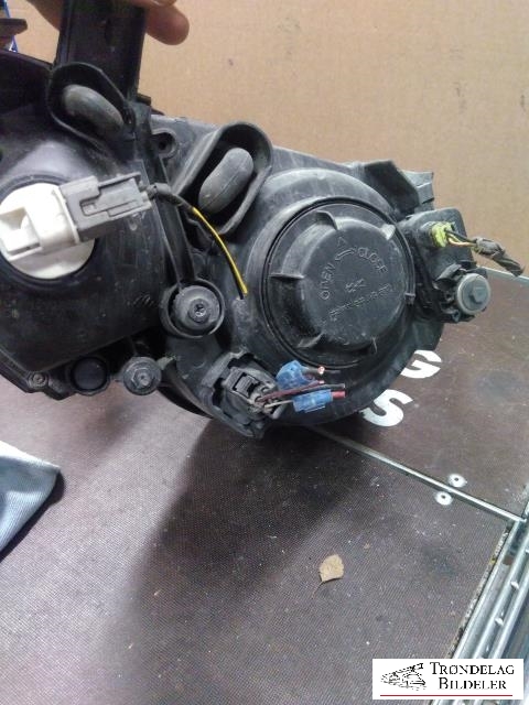 Frontlykt venstre halogen til SsangYong Actyon 2007-2013 (8310131303|)