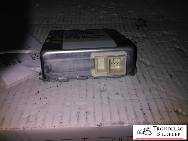 Parkeringskamera foran til Mazda CX-5 2012-2017 (Type I) (KD4567XCXE|2841166805300|002134180003E)