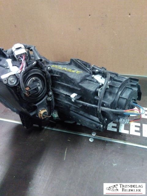 Frontlykt høyre halogen til Peugeot iOn 2011-2020  (6206W9|)