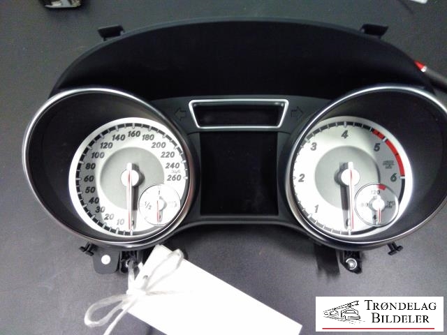 Instrumentpanel til Mercedes GLA 2014-2020 (X156) (X156) (A 156 900 23 03|0 263 698 253|)