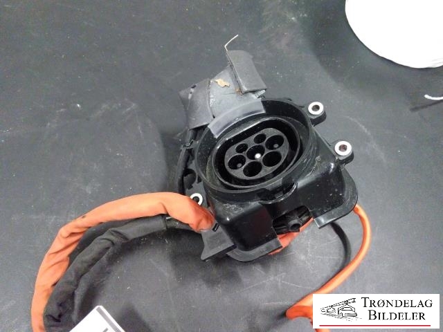 Batterilader inntak/luke til Volvo V90 / V90 CC / S90 2016-->> (VOLVO|31384939|31419034|)