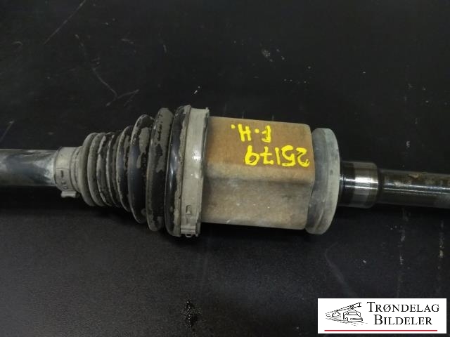 Drivaksel høyre foran, diesel/automat til BMW X3 2010-2017 (F25) (F25) (BMW|7598028|)