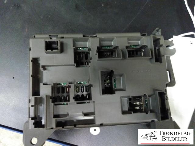 Sikringsboks til BMW X5 2007-2013 (E70) (E70) (BMW|518954020A|693168703|)