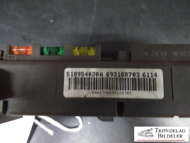 Sikringsboks til BMW X5 2007-2013 (E70) (E70) (BMW|518954020A|693168703|)