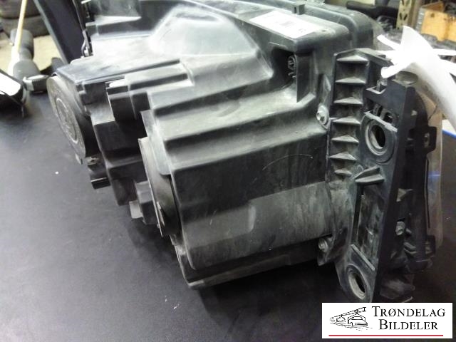 Frontlykt venstre xenon til Land Rover Discovery 2005-2009 (Type III) (VALEO|89906121|)