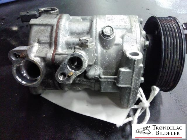 Aircondition kompressor til VW Caddy 2015-2020 (Type III, Fase 3)  (VW AG|5Q0820803F|5Q0820803K|890632|5Q0820803D|5Q0820803J|5Q0820803G|1K0820803A|1K0820803B|1K0 820 859 F|1K0 820 859 S|1K0820803L|1K0820803M|5Q0820803M|1K0820803G|1K0820803J|1K0820803K|1K0820803N|1K0820803P|1K0820803Q|1K0820803S|5K0820803|5K0820803A|5K0820803B|5K0820803C|5K0820803D|5K0820803E|5K0820803F|5K0820803G|5K0820803H|5K0820803J|5K0820803K|5N0820803|890633|5N0820803C|1K0 820 808 B|5N0820803H)