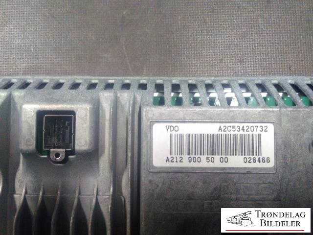 Bilstereo navigasjon skjerm til Mercedes E-Klasse 2009-2013 (Fase 1) (W212) (W212) (VDO|A2C53420732|A2129005000|SW:A2129010500)