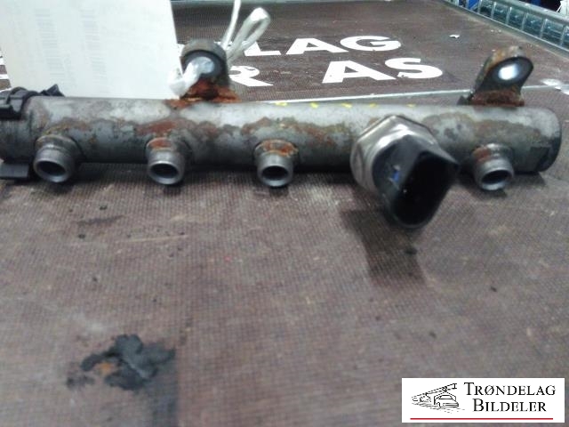 Dyseskinne (fuelrail) til Audi A6, Allroad 2006-2008 (Type II, Fase 1) (C6) (C6) (VW|059 130 089 AA|)