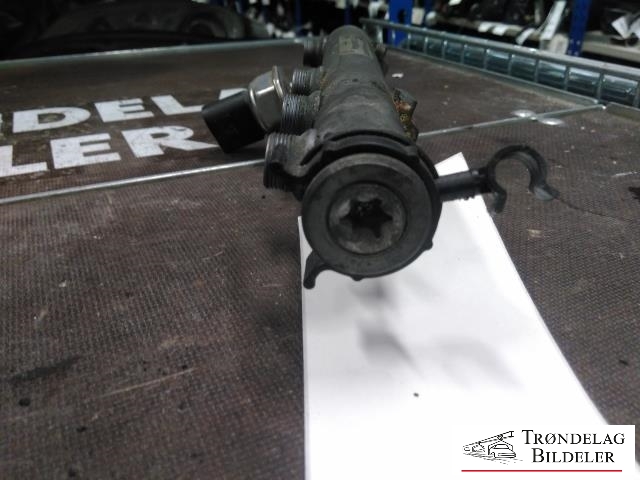 Dyseskinne (fuelrail) til Audi A6, Allroad 2006-2008 (Type II, Fase 1) (C6) (C6) (VW|059 130 089 AA|)