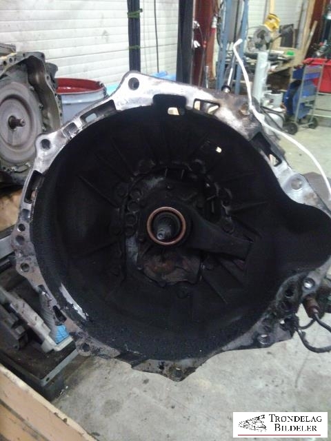 Girkasse 4WD komplett til Toyota Hilux 2002-2005  (ULESELIG DELENR|)