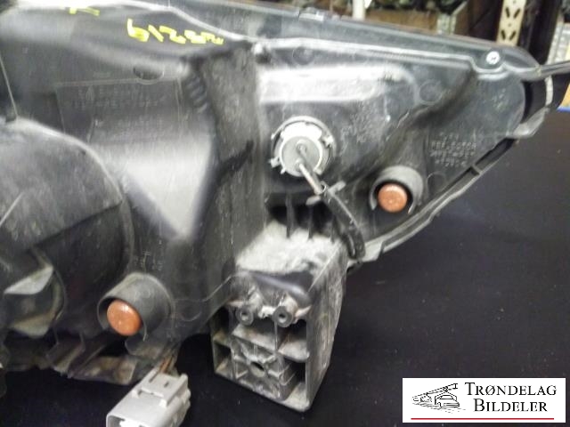Frontlykt venstre halogen til Mitsubishi ASX 2010-2019  (8301B587|P9135L|P9238)