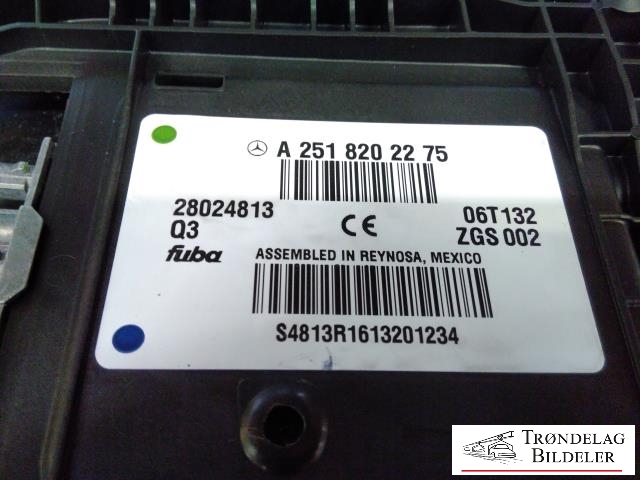 Antenne navigasjon til Mercedes R-Klasse 2006-2013 (W251) (W251) (MERCEDES|A 251 820 22 75|28024813|)