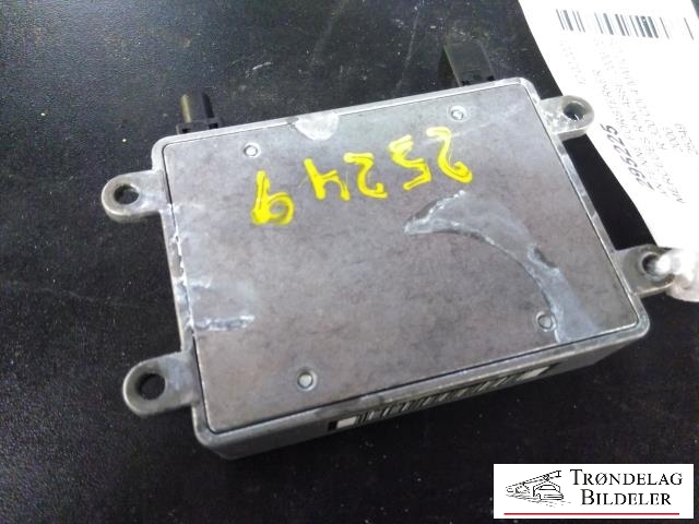 Antenne forsterker til Mercedes R-Klasse 2006-2013 (W251) (W251) (MERCEDES|211 820 08 85|)
