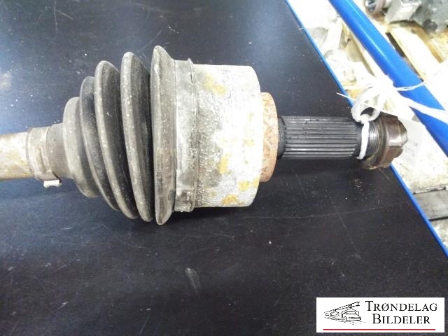 Drivaksel venstre foran, diesel/manuell til Mercedes Vito 2014-->> (W447) (W447) (A 447 330 49 00|A 447 330 53 00|)