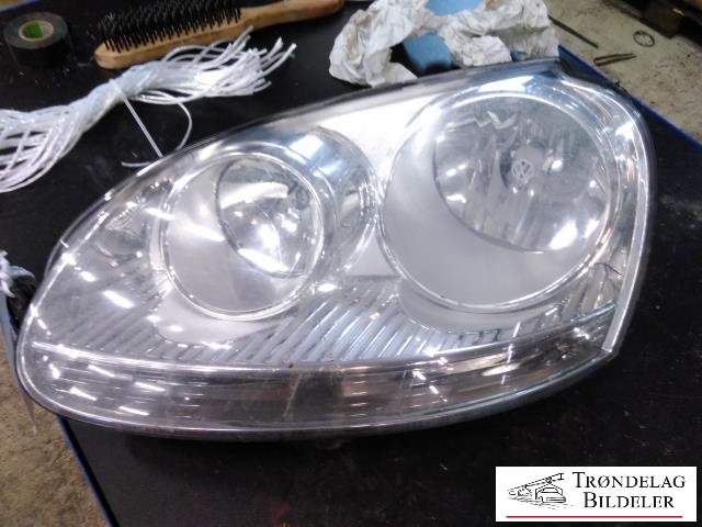 Frontlykt venstre halogen til VW Golf V, STV, 2007-2010 (JETTA) (JETTA) (1K6 941 005 P)