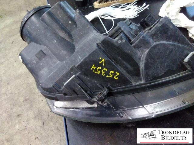 Frontlykt venstre halogen til VW Golf V, STV 2007-2010 (JETTA) (JETTA) (1K6 941 005 P|1K6 941 029 P|)