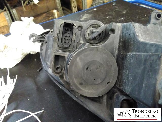 Frontlykt venstre halogen til VW Golf V, STV 2007-2010 (JETTA) (JETTA) (1K6 941 005 P|1K6 941 029 P|)