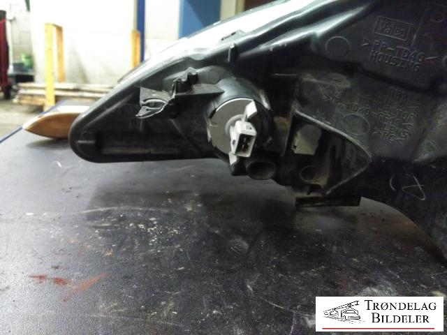 Frontlykt høyre halogen til Peugeot 107 2006-2014 (16 079 775 80|)