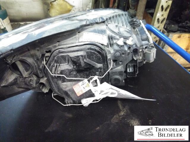 Frontlykt venstre xenon til Volvo C30 2010-2012 (Fase 2) (VOLVO|31214803|0 301 225 281|)