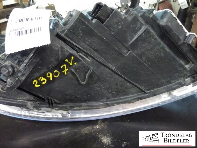 Frontlykt venstre xenon til Volvo C30 2010-2012 (Fase 2) (VOLVO|31214803|0 301 225 281|)