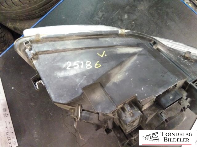 Frontlykt venstre halogen til Audi A4 2004-2008 (Type III) (B7) (B7) (AL|8E0941003AJ|301219201|)