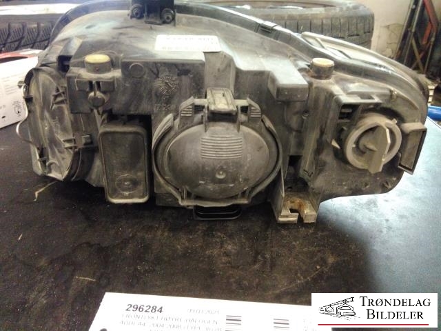 Frontlykt høyre halogen til Audi A4 2004-2008 (Type III) (B7) (B7) (AL|8E0941004AJ|301219202|)