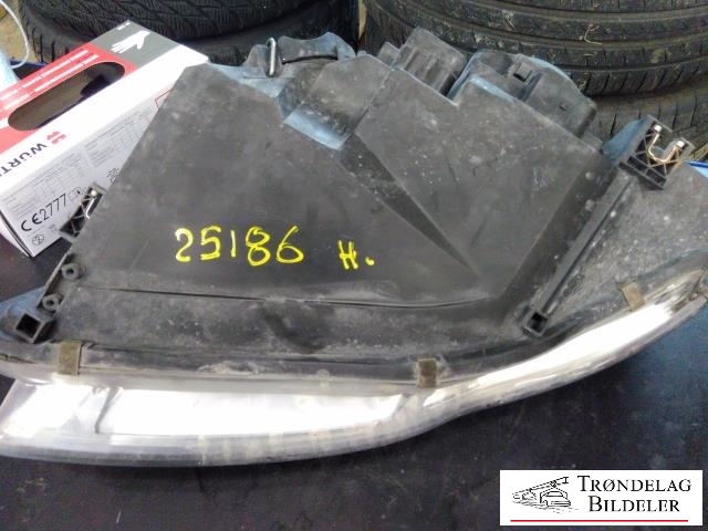 Frontlykt høyre halogen til Audi A4 2004-2008 (Type III) (B7) (B7) (AL|8E0941004AJ|301219202|)