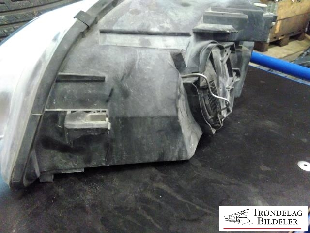 Frontlykt høyre halogen til Audi A4 2004-2008 (Type III) (B7) (B7) (AL|8E0941004AJ|301219202|)