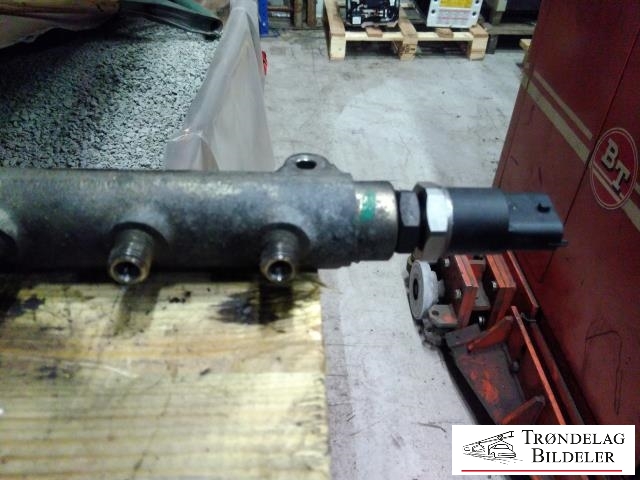 Dyseskinne (fuelrail) til Volvo XC90 2002-2006 (Type I, Fase 1)  (30622085|)